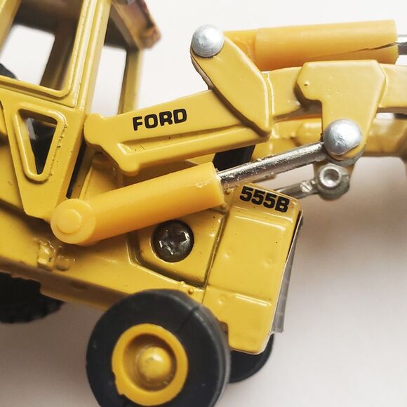 Vintage ERTL Ford Tractor Backhoe Loader 1:64 Diecast Metal 555B Yellow - Picture 5 of 15